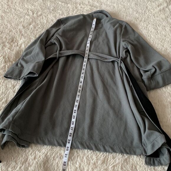 Youth Grey Robe size: Medium 8-10 - Picture 10 of 10